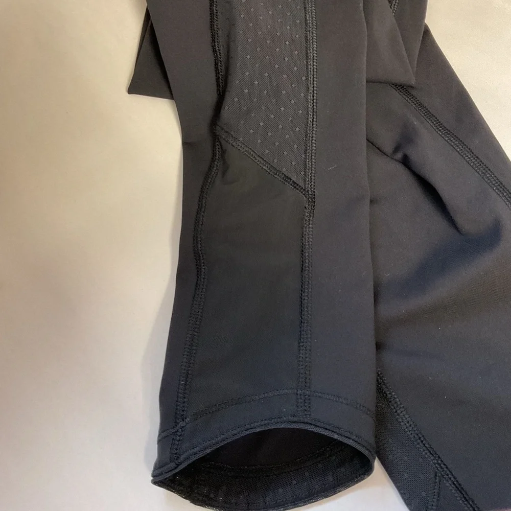 Lululemon Black Crop Leggings With Mesh Sides size 4